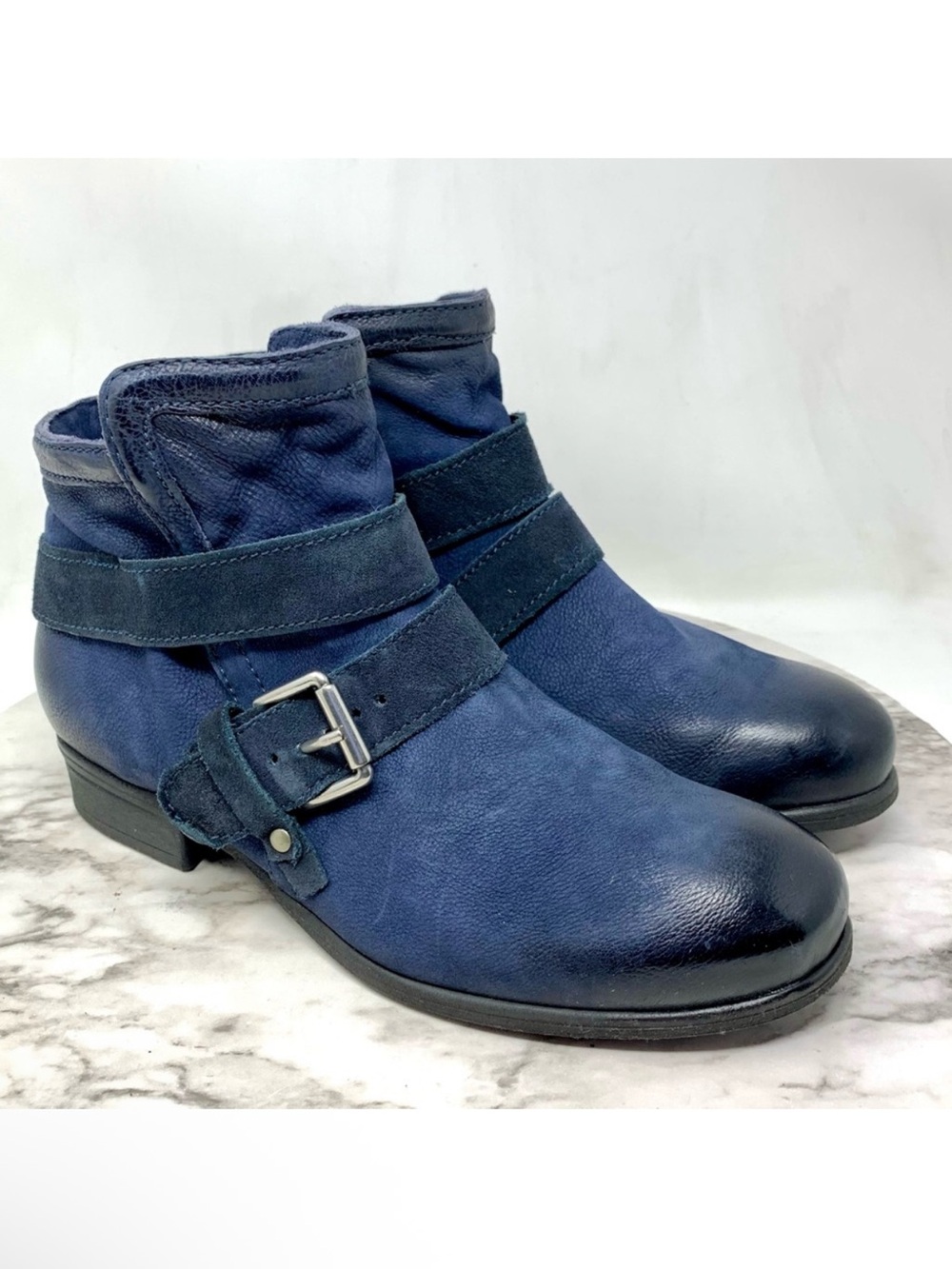 NWOT Miz Mooz Spencer Buckle Blue Burnished Leather Booties 39 Wide Moto Edgy